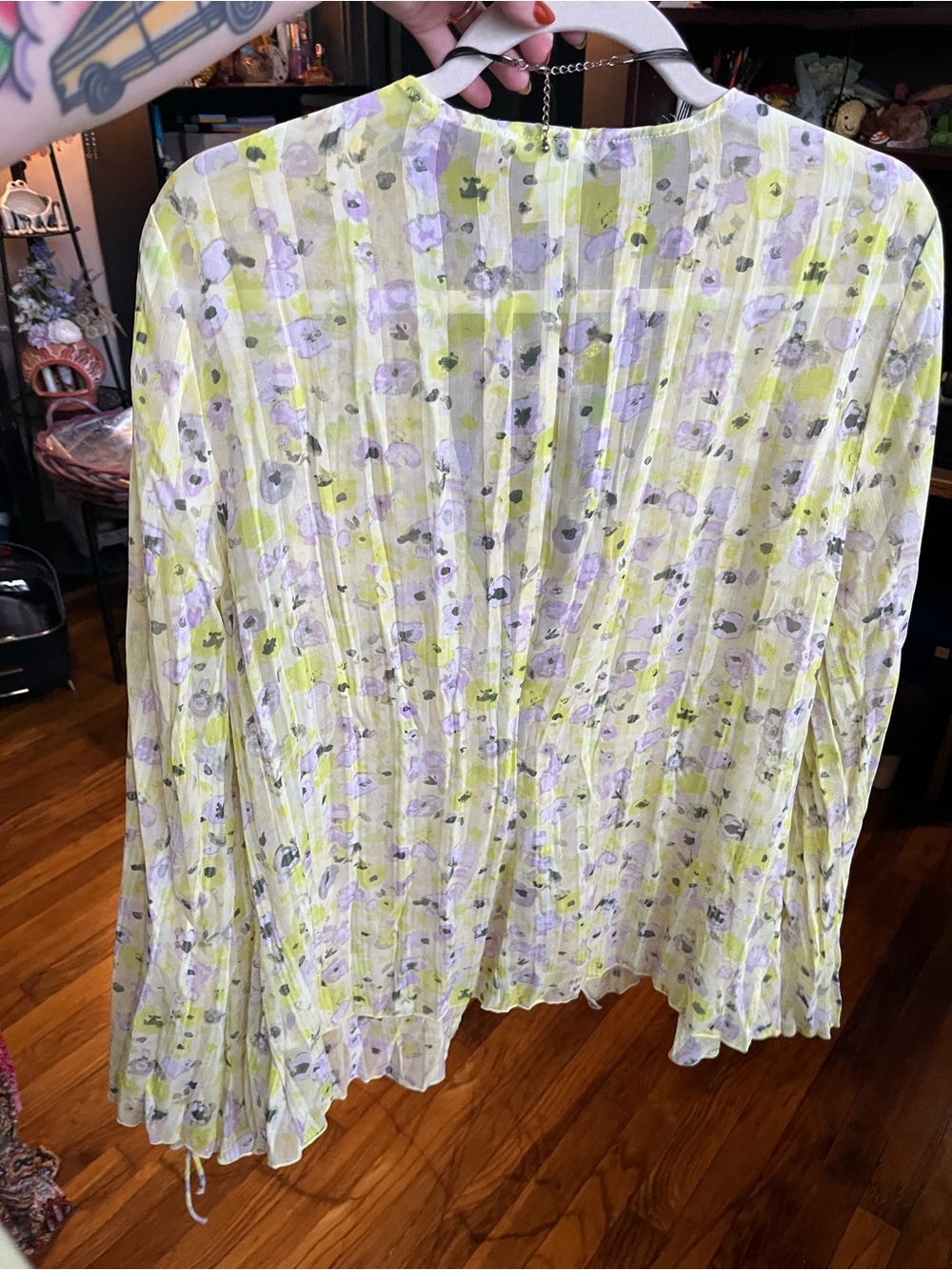 Like new! H&M Yellow/Green/Lavender Floral Tie-Front Blouse - Picture 10 of 16